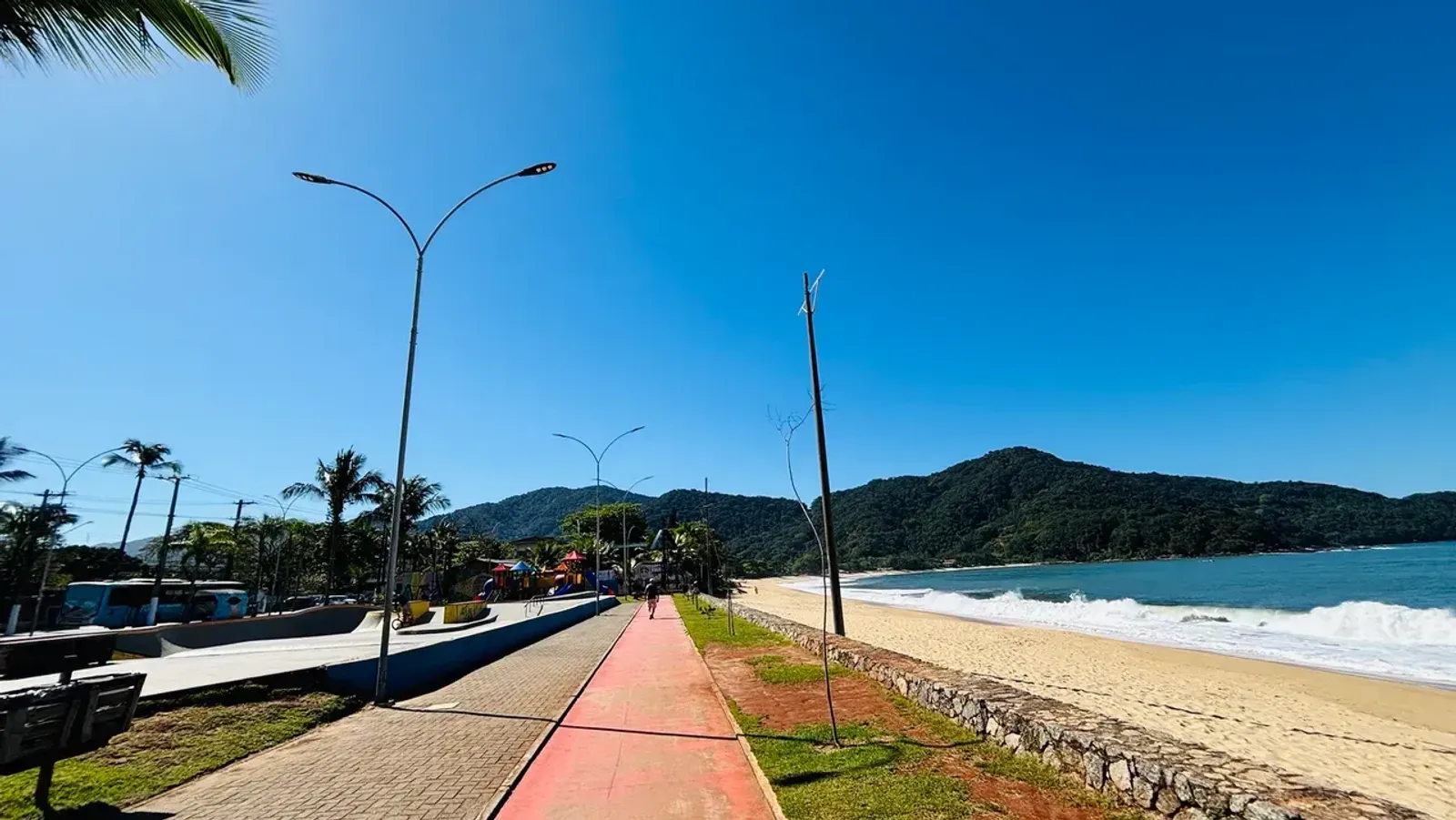Casa com 1 dormitório em condomínio fechado em Boiçucanga