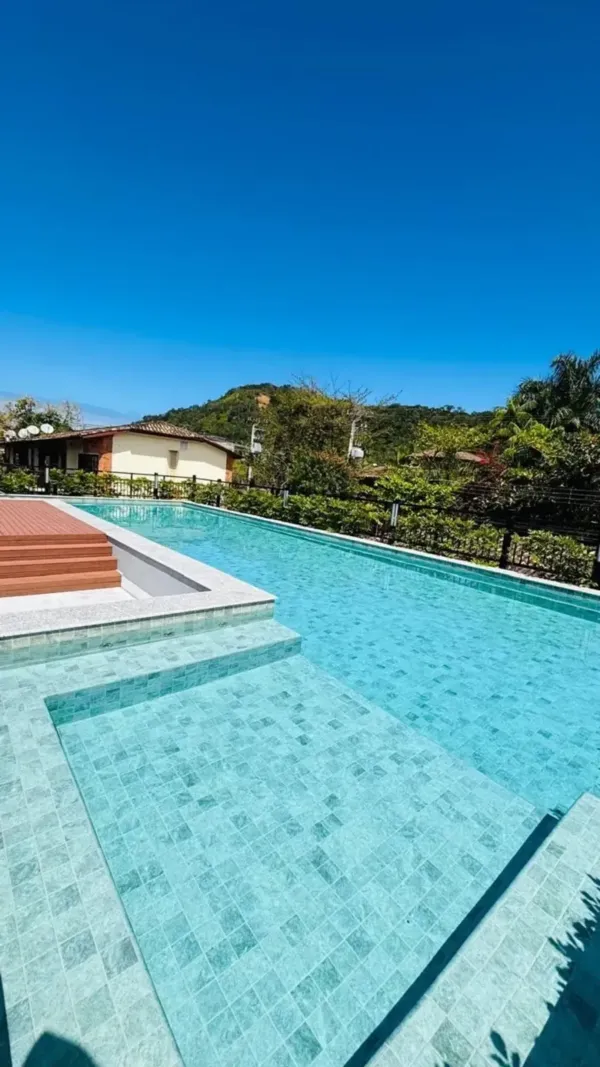 Casa com 2 dormitórios em condomínio fechado na Baleia