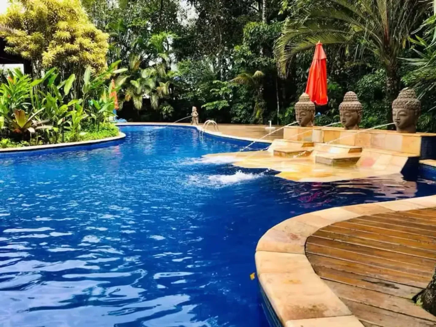 Casa com 3 dormitórios em condomínio fechado em Camburi