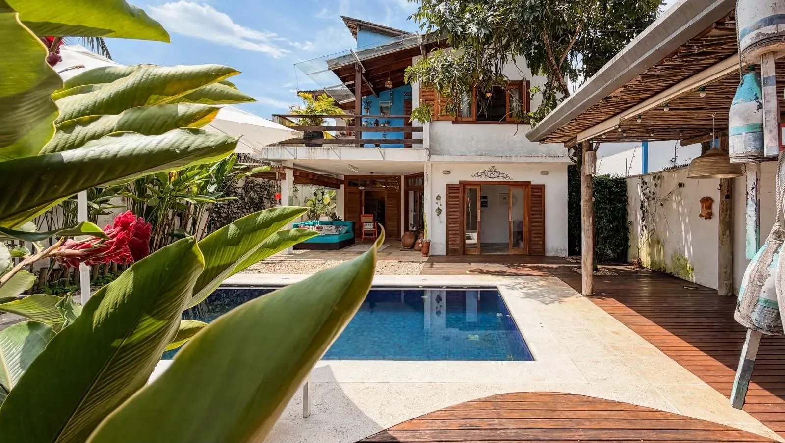 Casa com 3 suítes e piscina em terreno de 450 m² a 200 m da praia de Juquehy