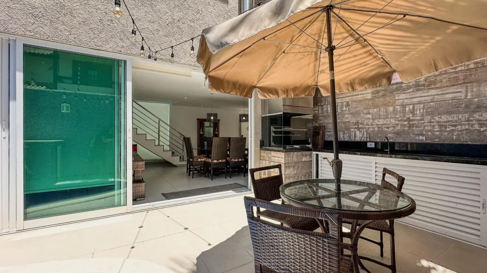 Casa com 4 dormitórios e piscina aquecida no centrinho de Juquehy