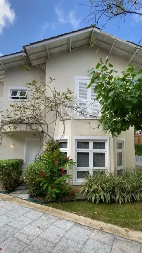 Casa com 4 dormitórios na avenida principal, a 50 m da praia de Juquehy
