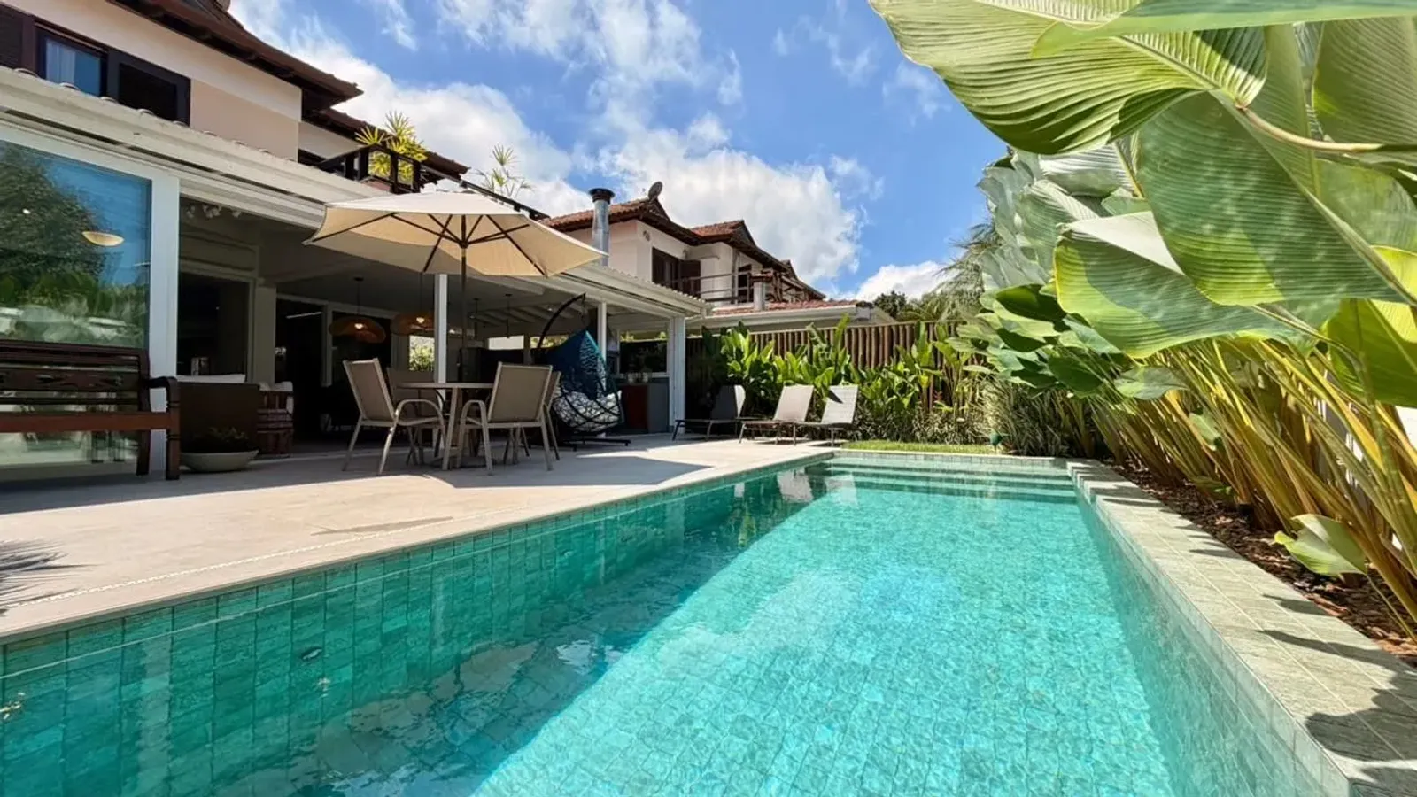 Casa com 4 suítes e piscina no Condomínio Barra Jangada, Juquehy