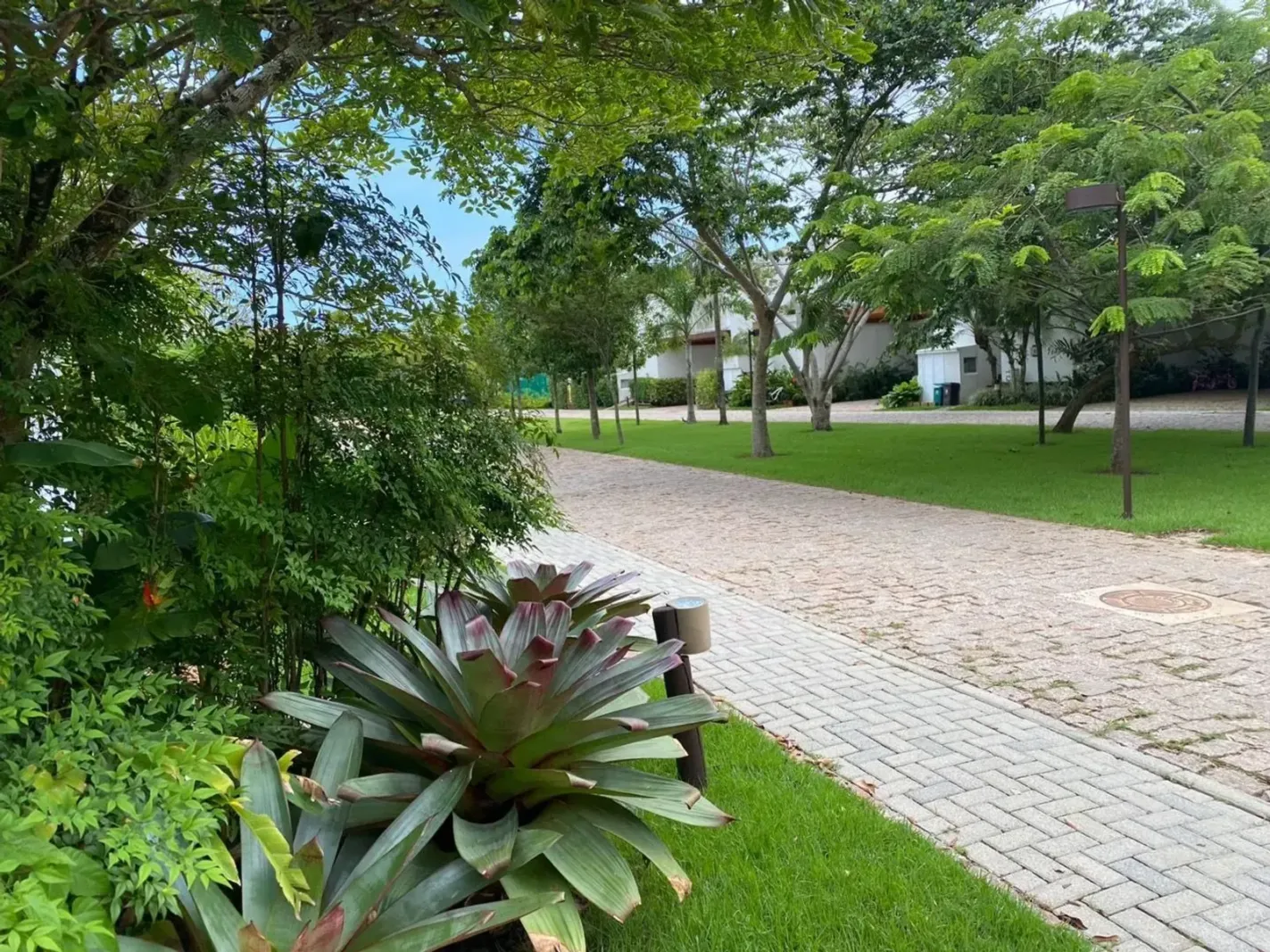 Casa com 4 suítes em condomínio clube a 150 m da praia de Juquehy