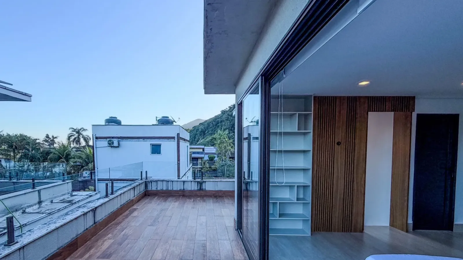 Casa com 4 suítes, piscina aquecida e rooftop em Juquehy