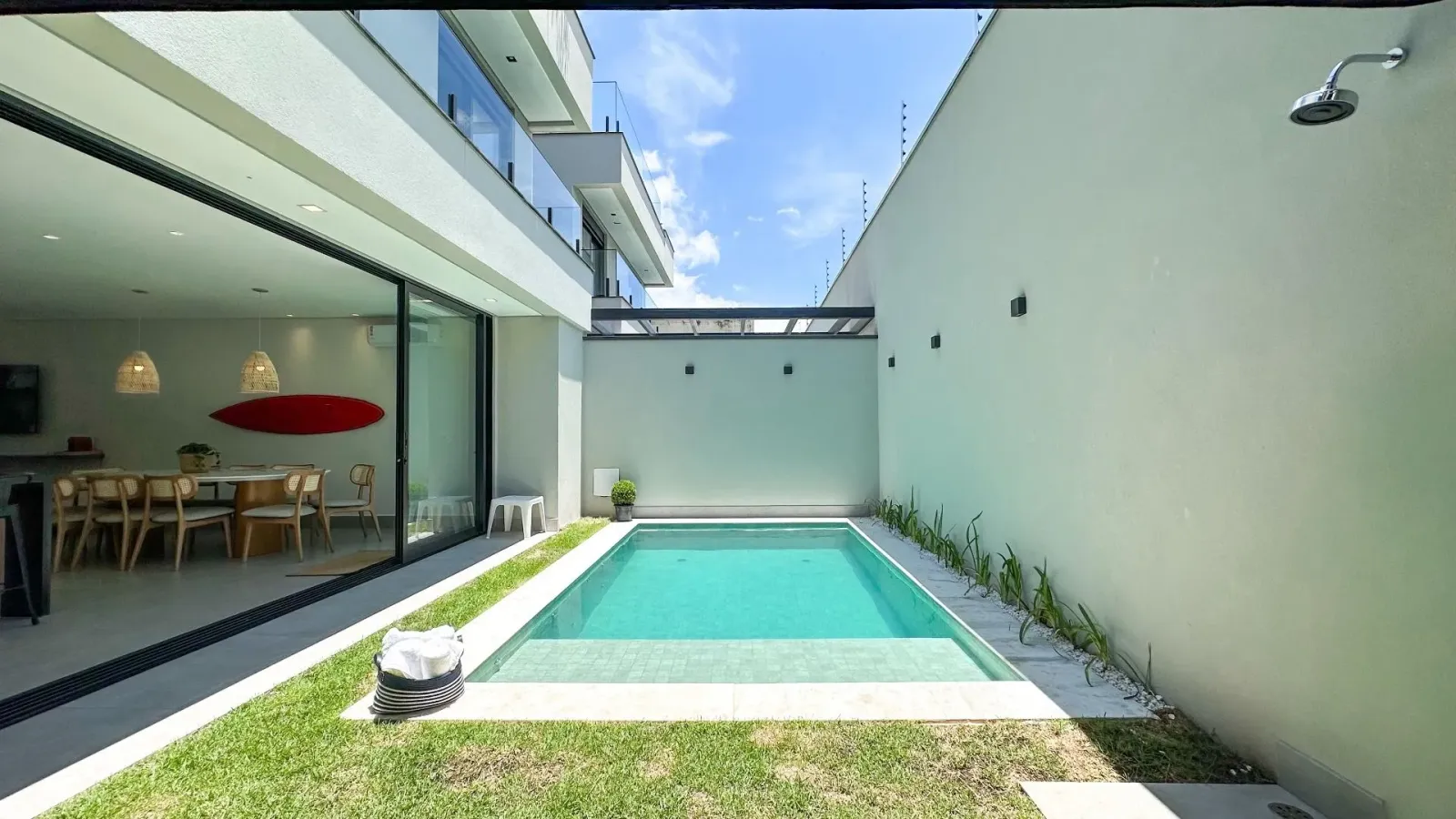 Casa com 5 suítes, sauna e rooftop a 50 m da praia de Juquehy
