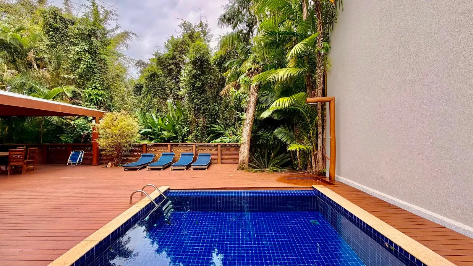 Casa com suítes e piscina em condomínio resort em Juquehy