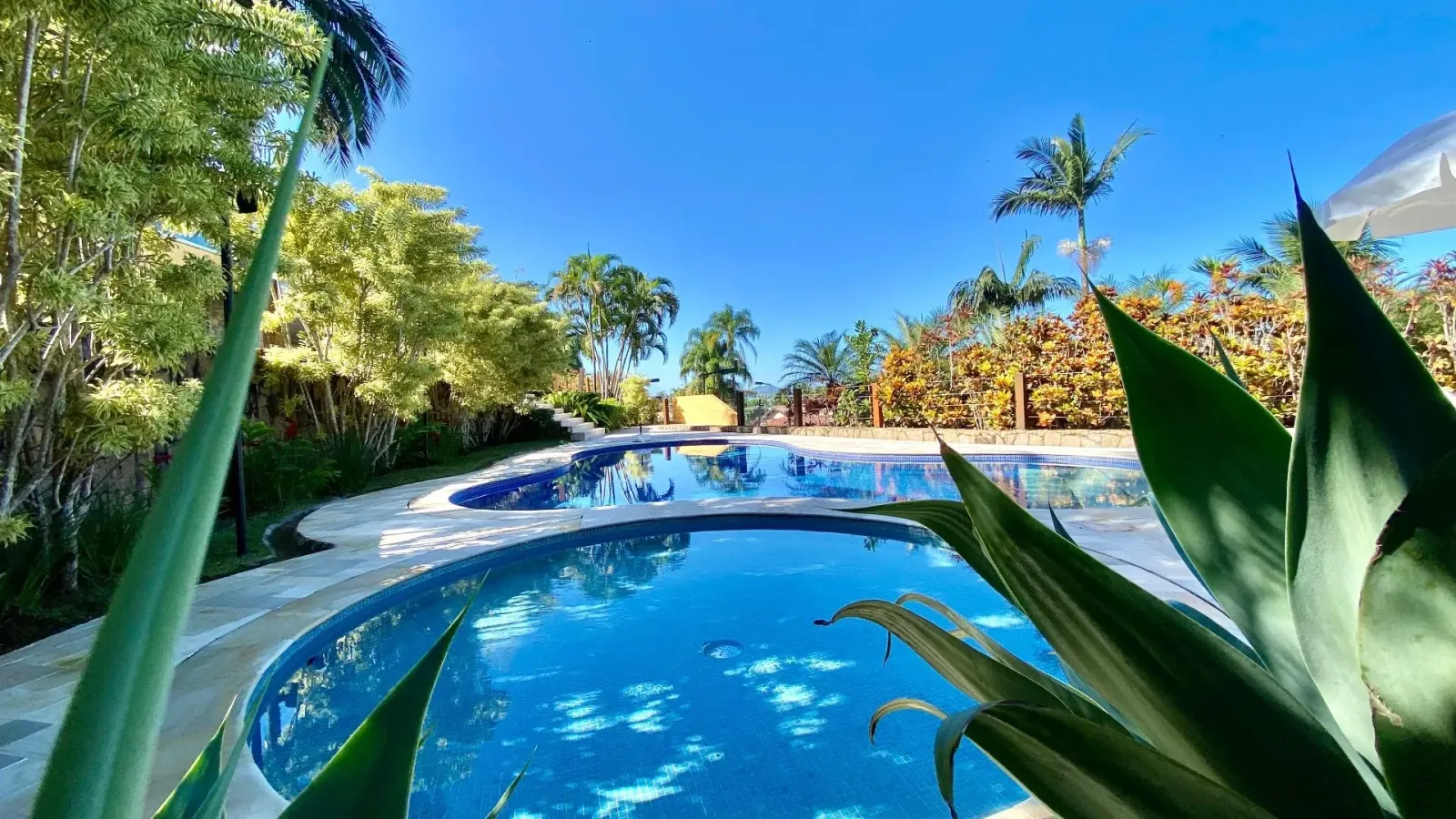 Casa com vista panorâmica para o mar e jacuzzi em condomínio em Juquehy