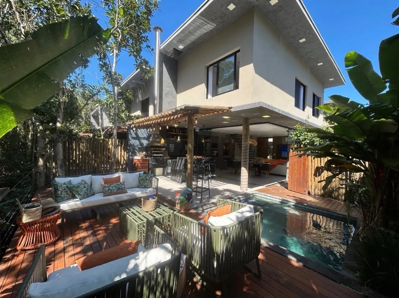 Casa com 3 dormitórios a 100 m da praia no Condomínio Ilhas de Bali, Maresias
