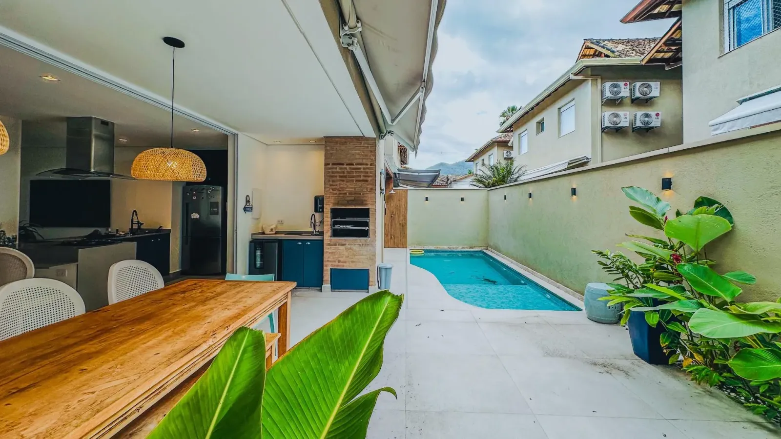 Casa mobiliada com 4 dormitórios e piscina privativa em Juquehy