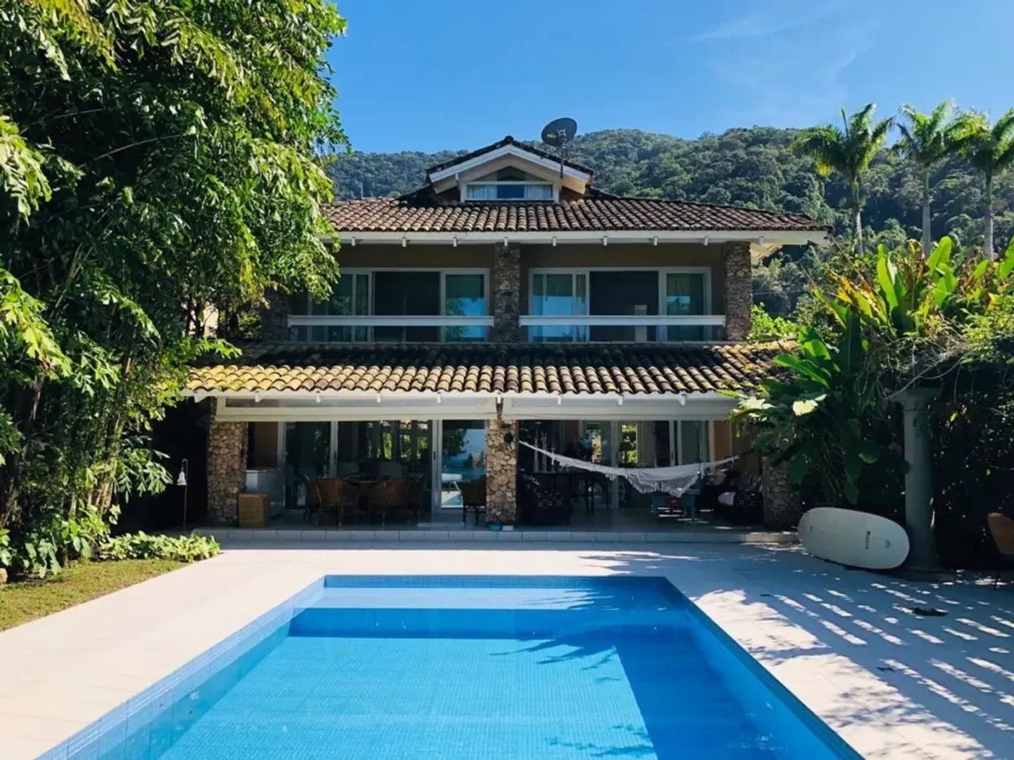 Casa pé na areia frente mar com 5 suítes em terreno de 780 m² em Juquehy
