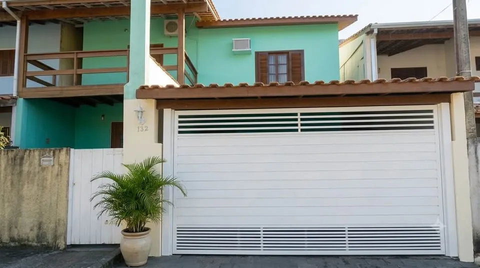Casa de 3 pavimentos com 2 quartos na Figueira, São Sebastião