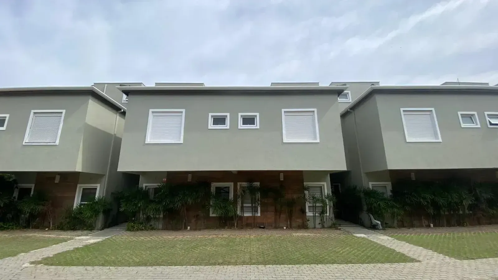 Triplex com 4 suítes e piscina privativa a 250 m da praia de Juquehy